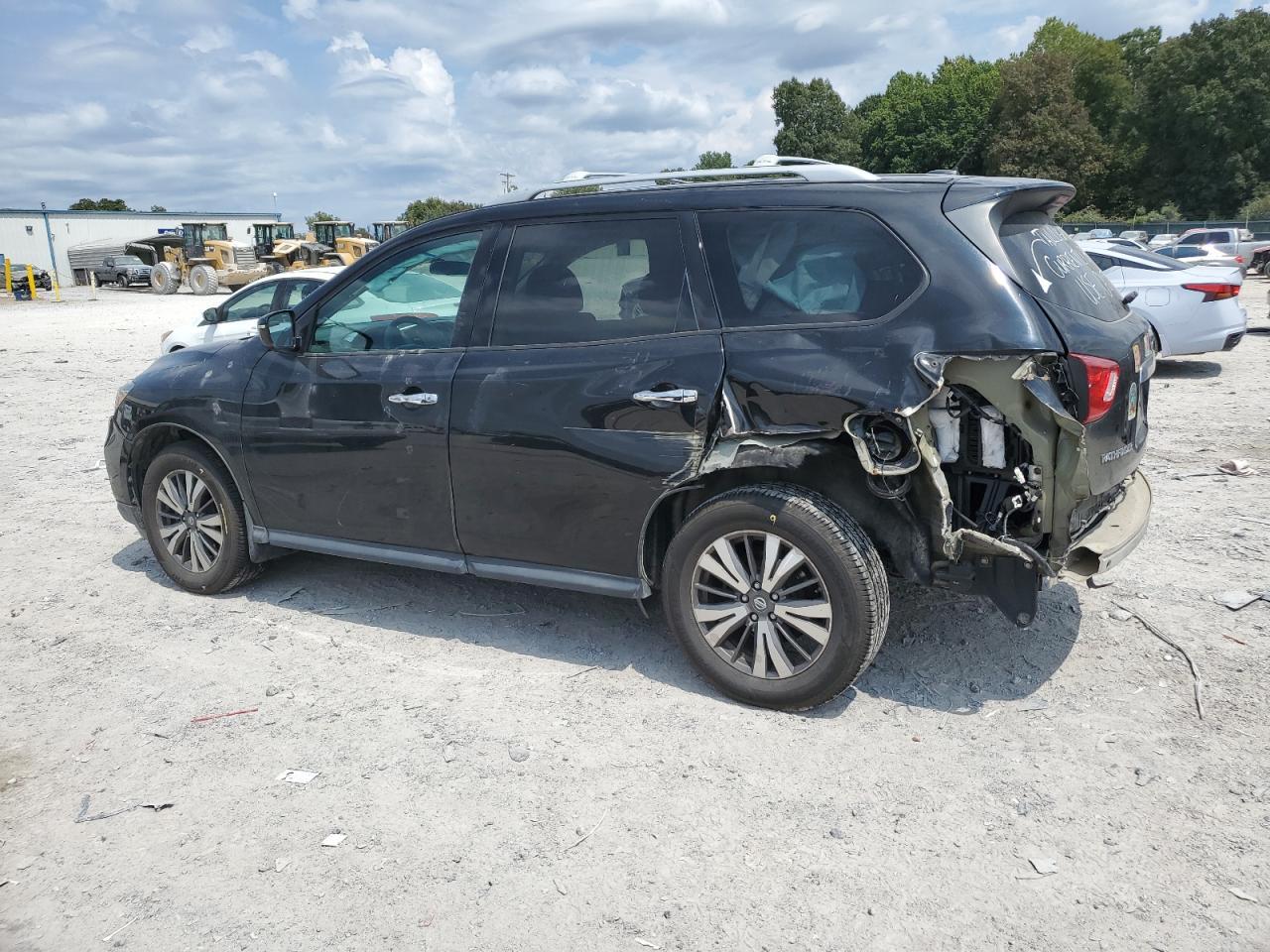2017 Nissan Pathfinder S - Фото 2