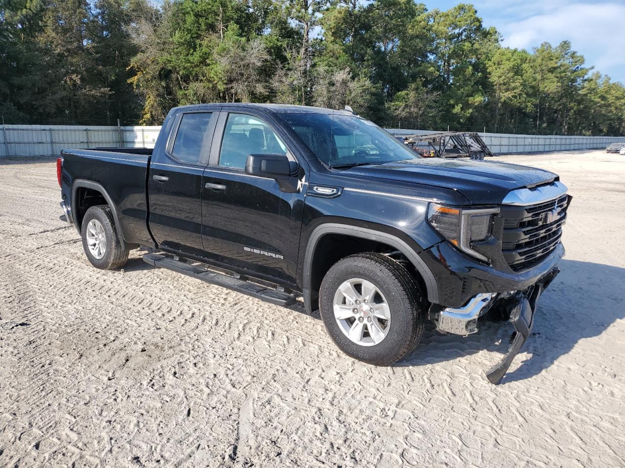 2025 GMC Sierra C1500 - Image 4