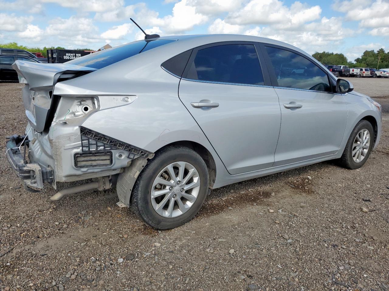 2022 Hyundai Accent Se - Фото 3