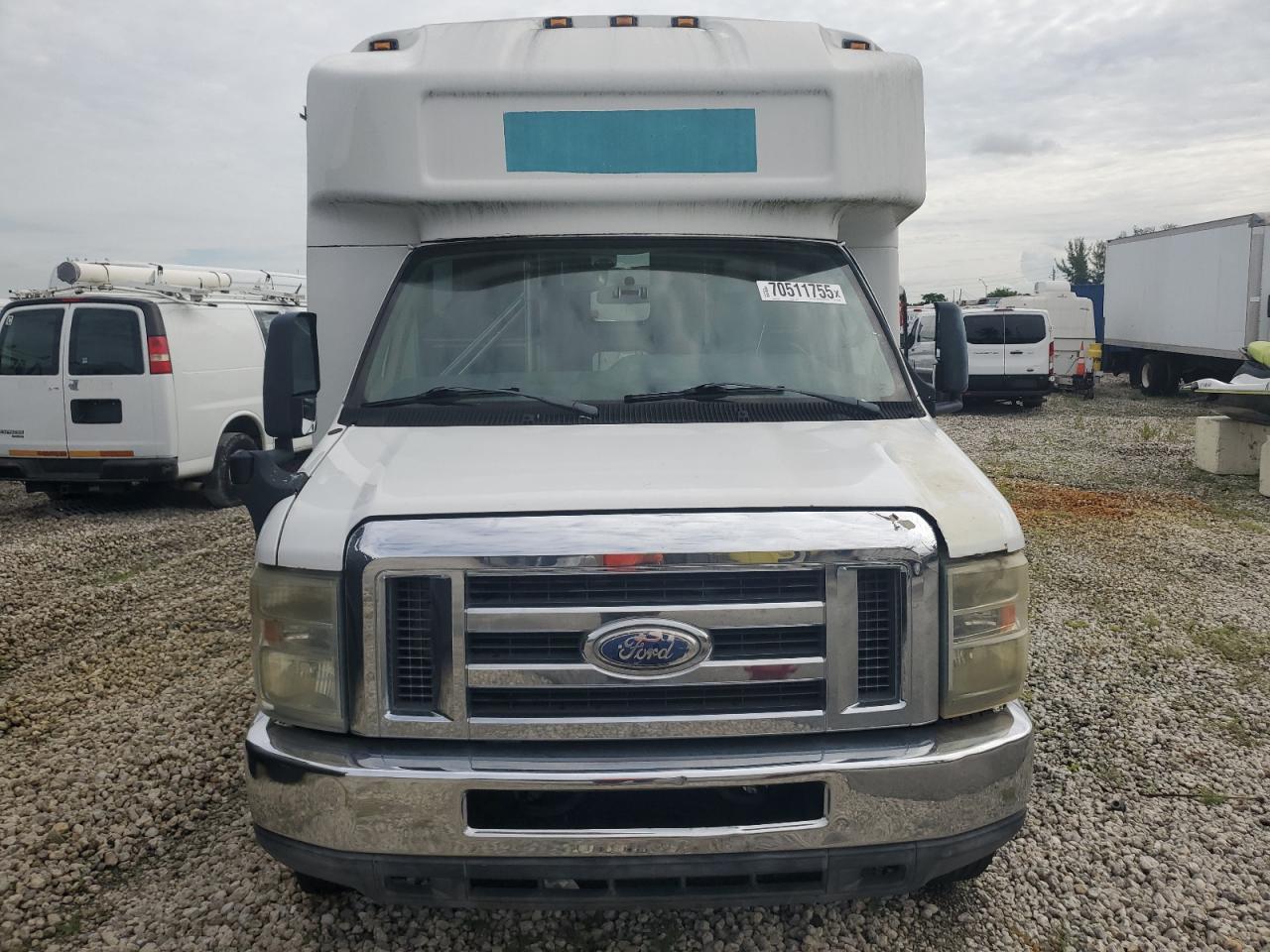 2015 Ford Econoline E450 Super Duty Cutaway Van - Фото 5