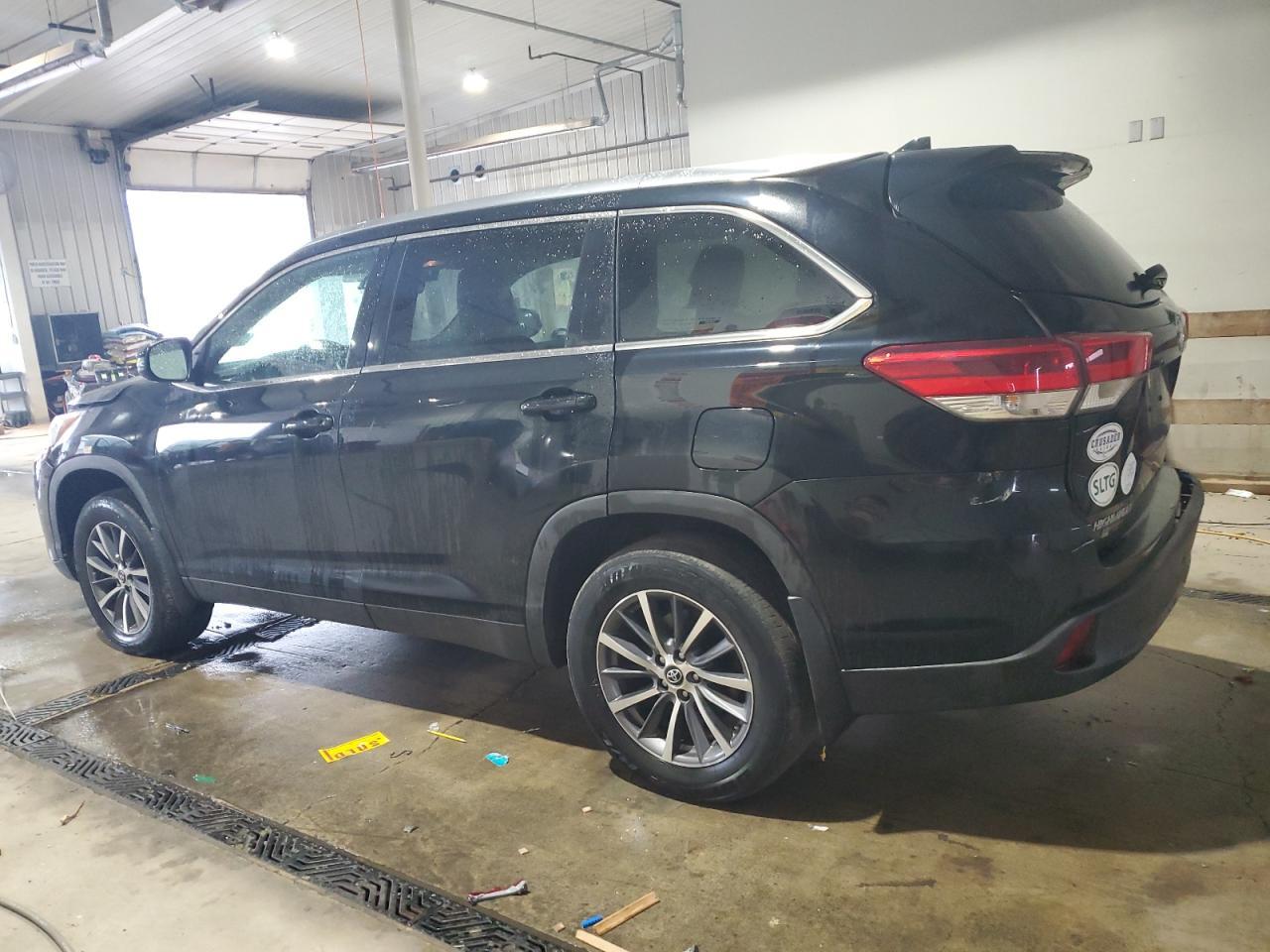 2019 Toyota Highlander Se - Image 2