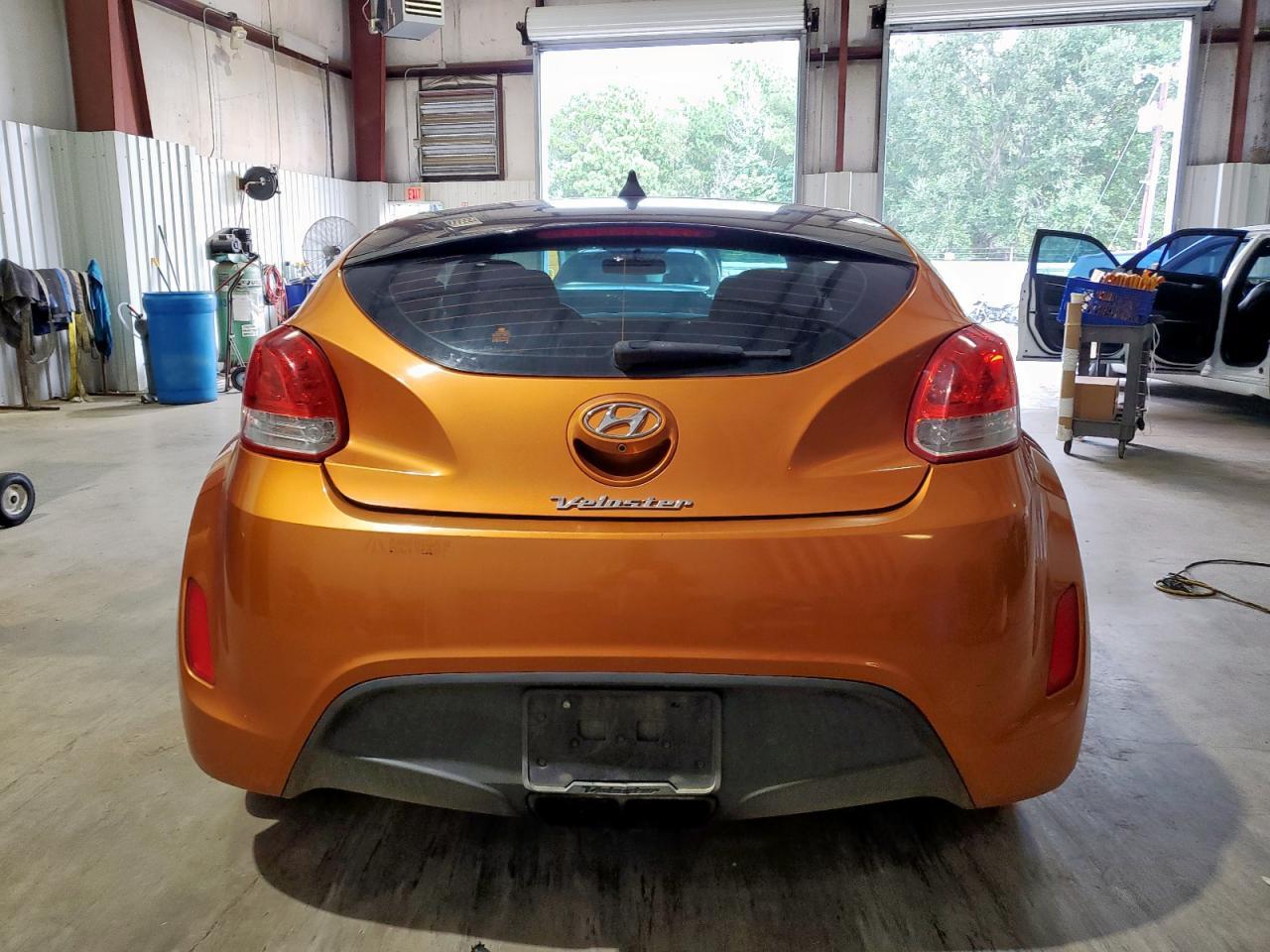 2016 Hyundai Veloster - Фото 6
