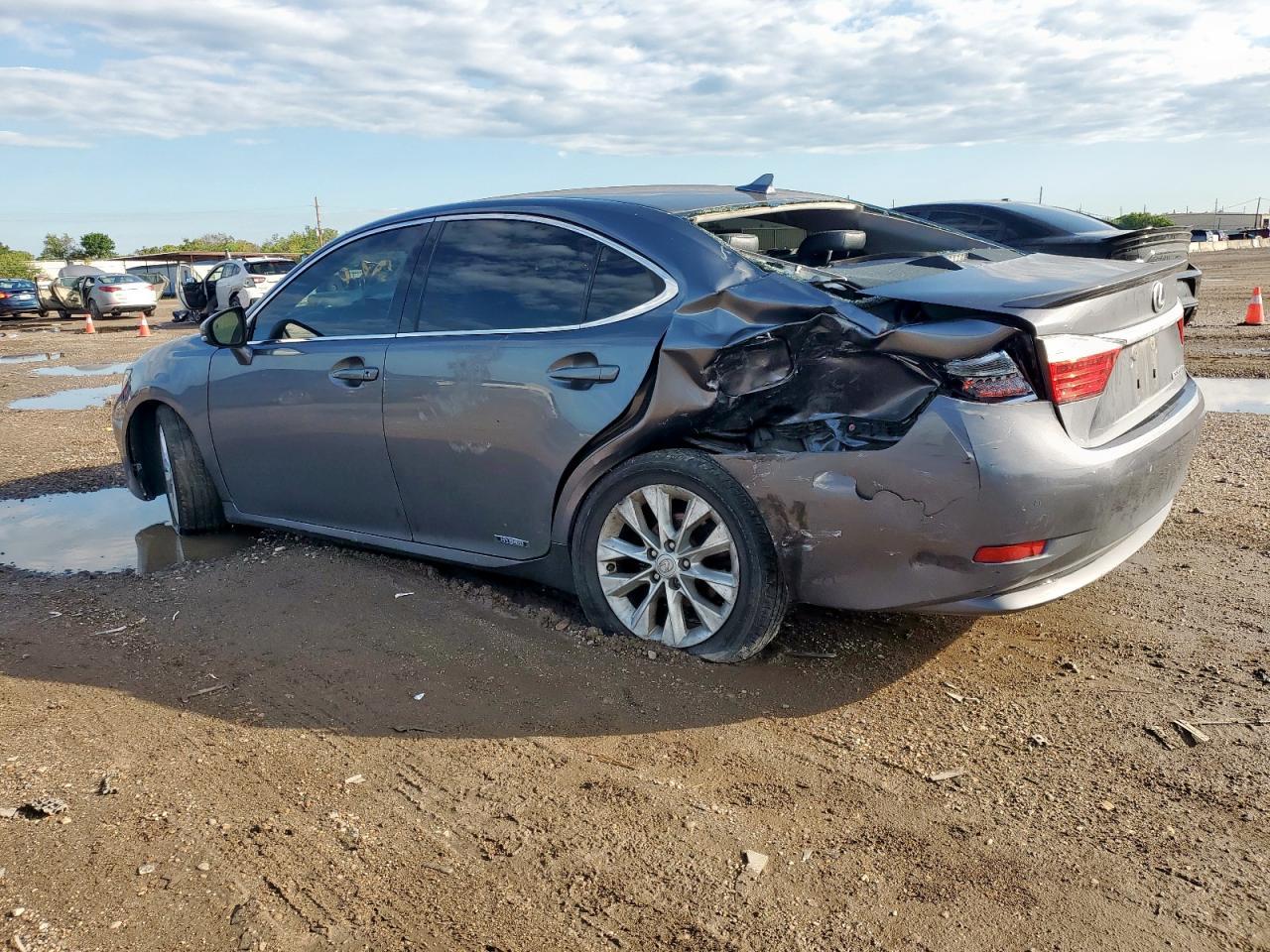 2013 Lexus Es 300H - Image 2