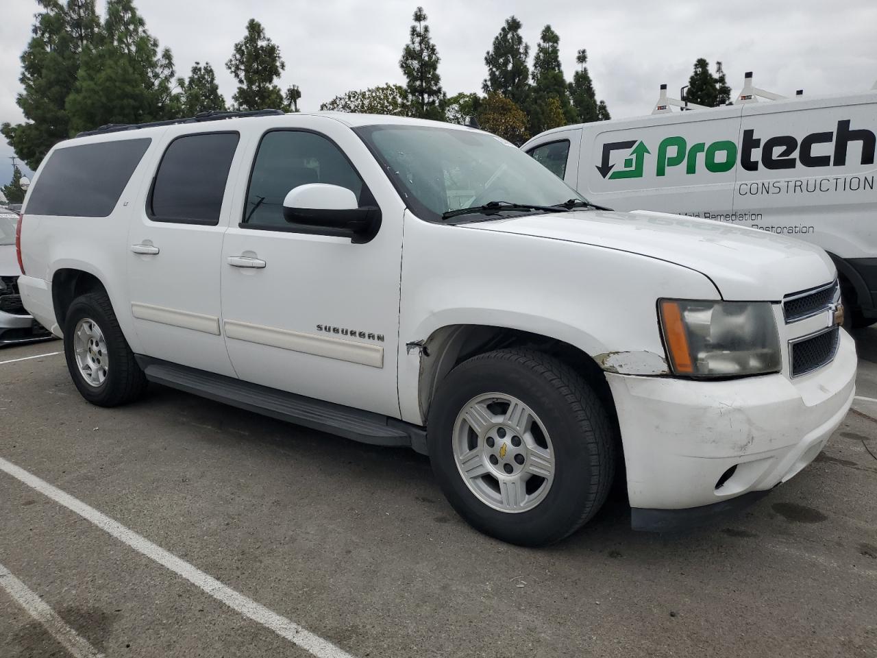2011 Chevrolet Suburban C1500 Lt - Image 4