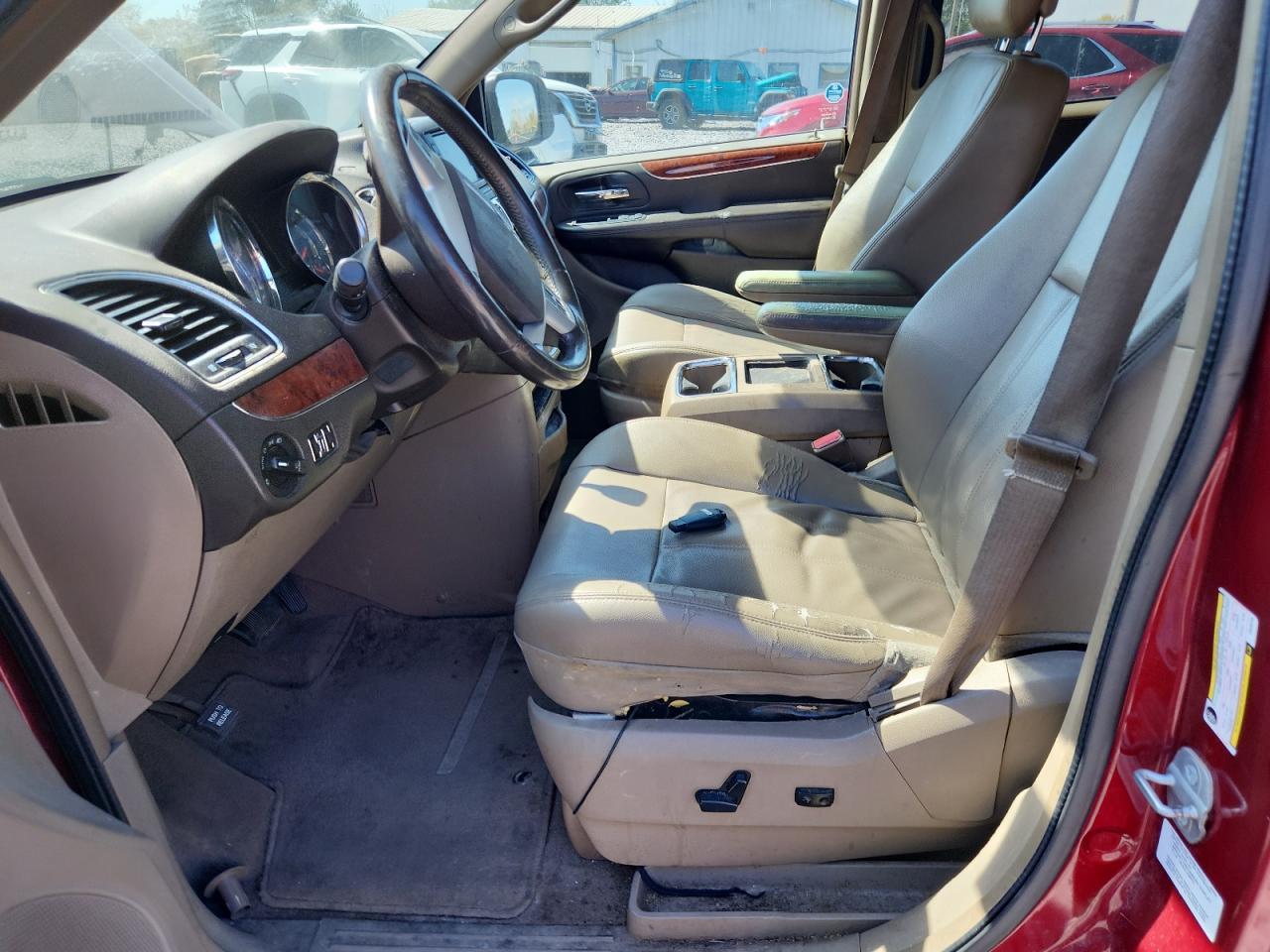 2014 Chrysler Town & Country Touring - Image 7