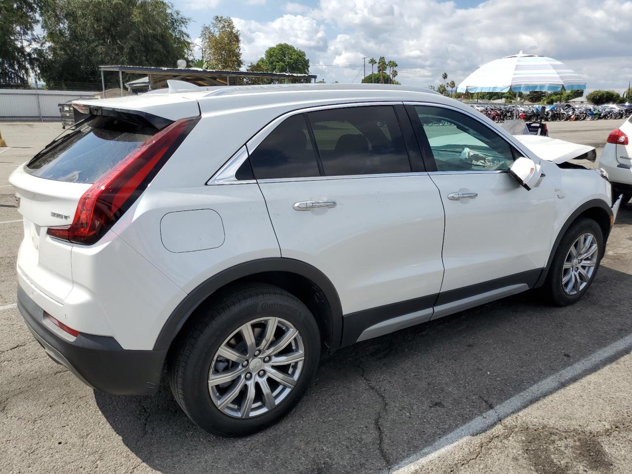 2023 Cadillac Xt4 Premium Luxury - Image 3
