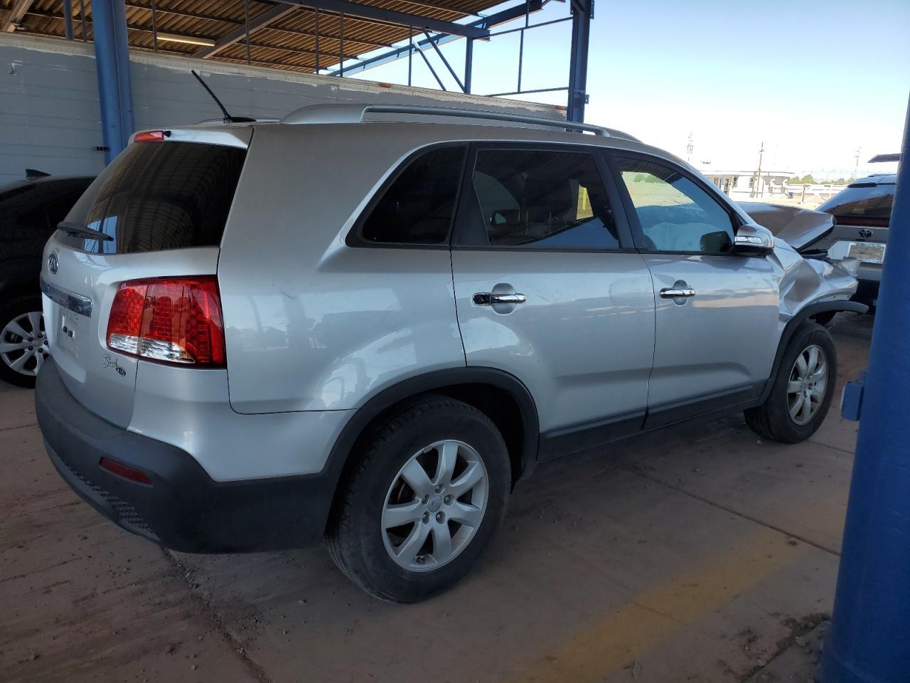 2013 Kia Sorento Lx - Image 3