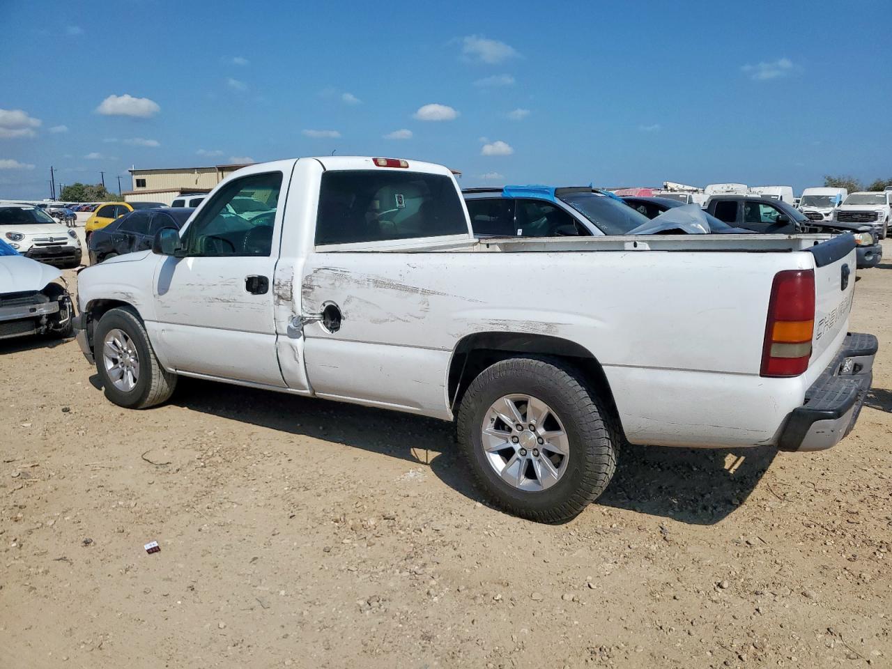 2002 Chevrolet Silverado C1500 - Фото 2