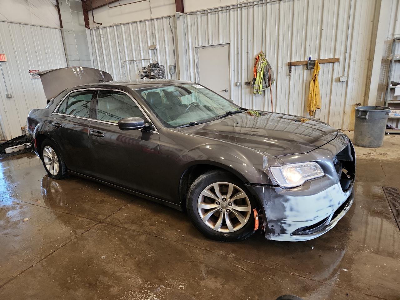 2016 Chrysler 300 Limited - Фото 4