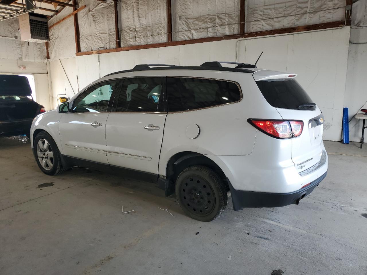 2017 Chevrolet Traverse Premier - Фото 2