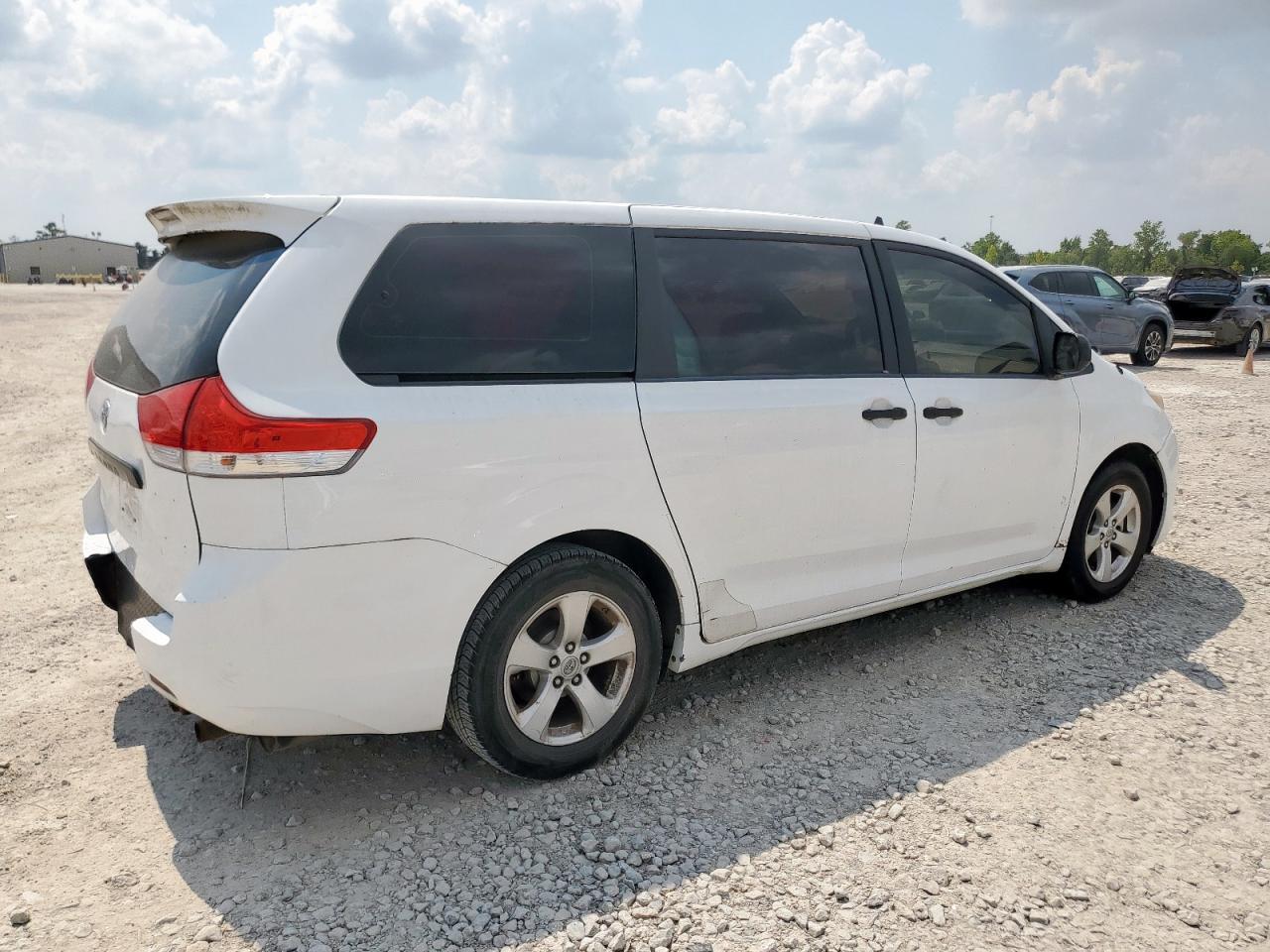 2012 Toyota Sienna - Фото 3