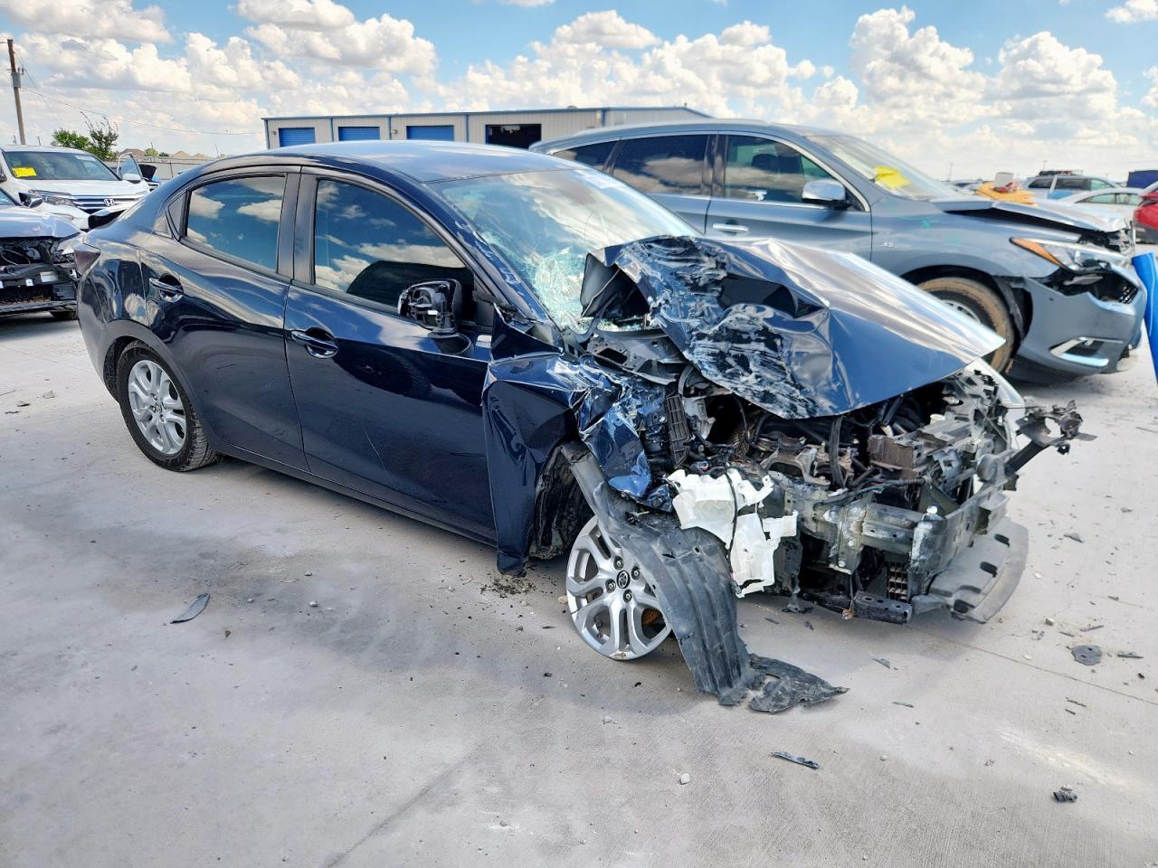 2017 Toyota Yaris Ia - Фото 4
