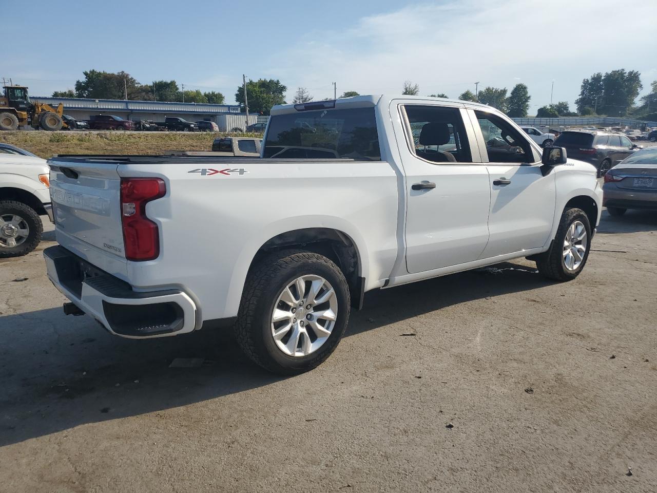 2019 Chevrolet Silverado K1500 Custom - Фото 3
