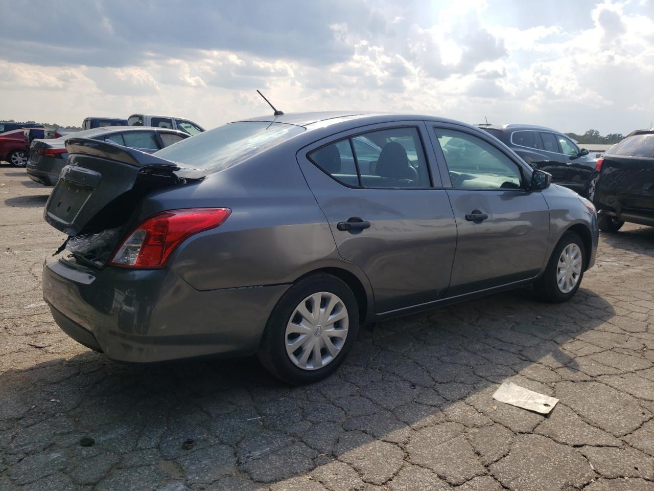 2019 Nissan Versa S - Фото 3