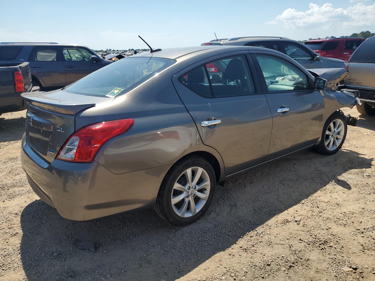 2015 Nissan Versa S - Фото 3
