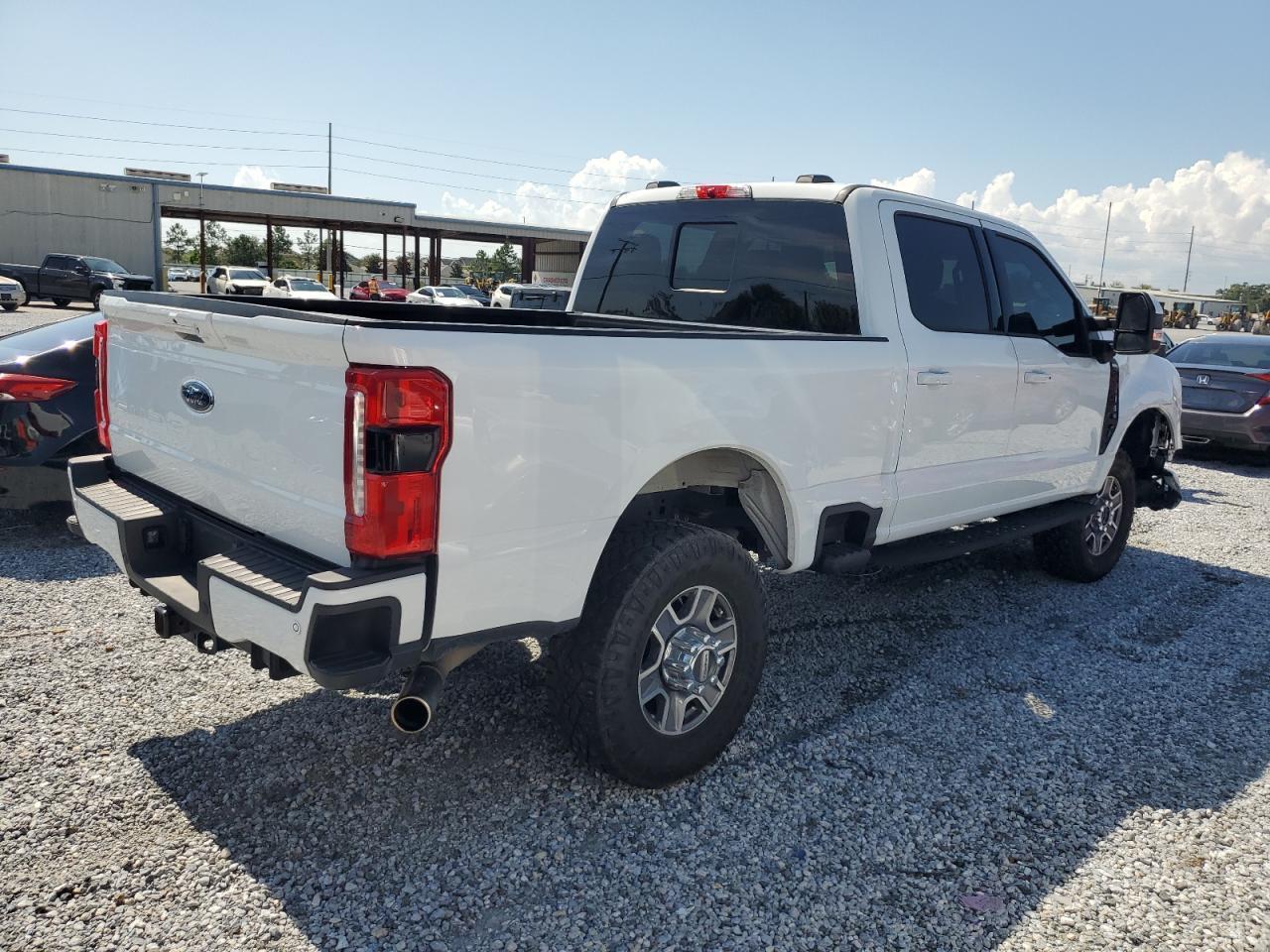 2023 Ford F250 Super Duty - Фото 3