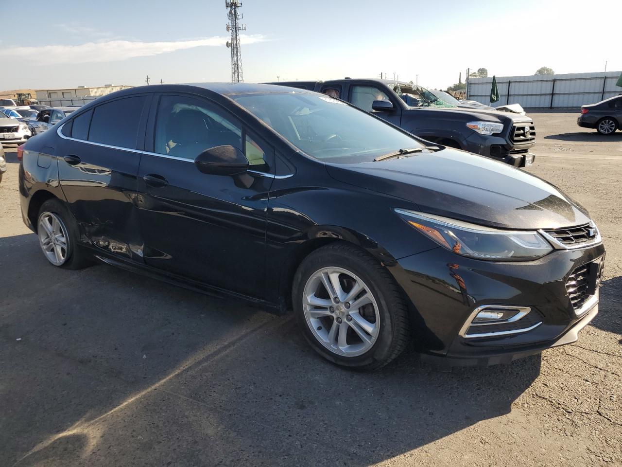 2018 Chevrolet Cruze Lt - Image 4