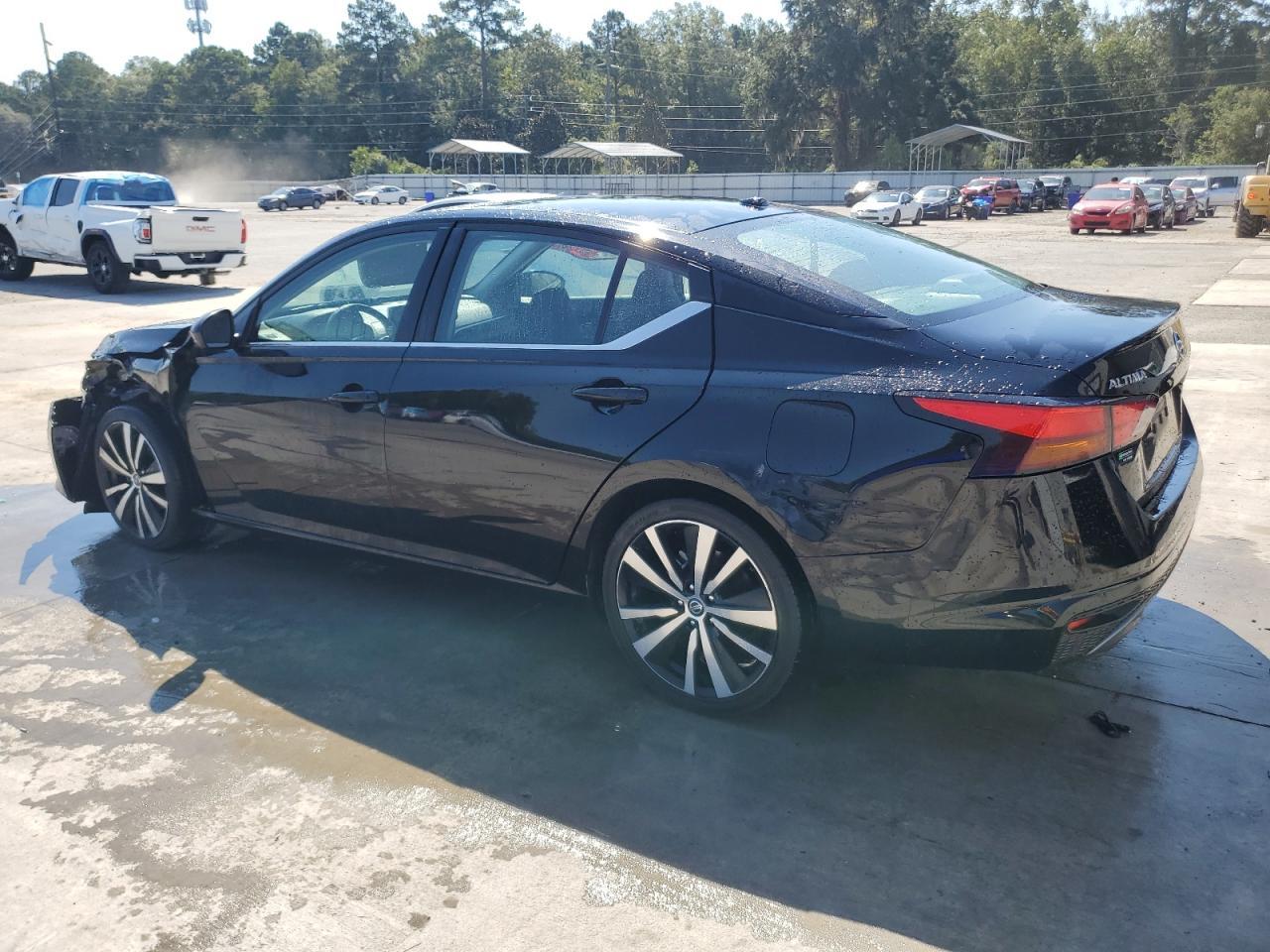 2022 Nissan Altima Sr - Image 2