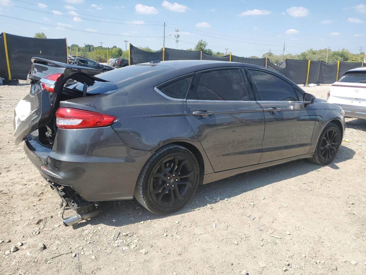 2019 Ford Fusion Se - Image 3