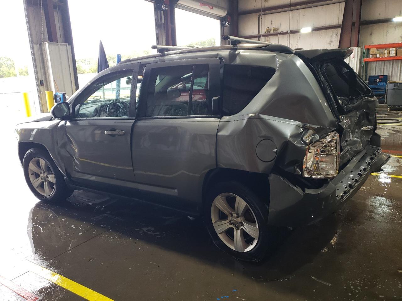 2012 Jeep Compass Latitude - Фото 2