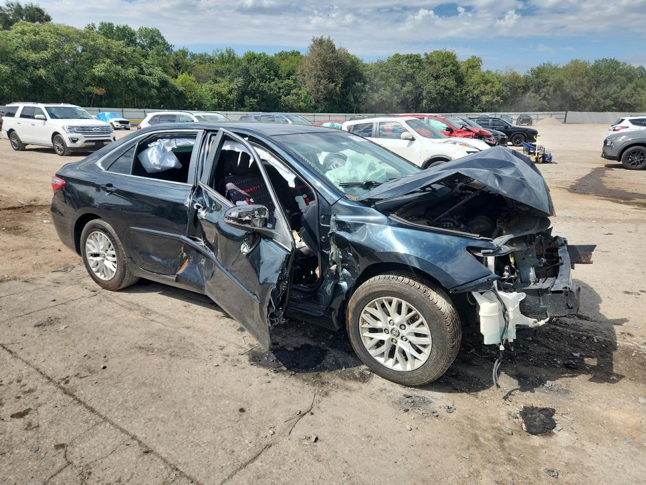 2016 Toyota Camry Le - Image 4