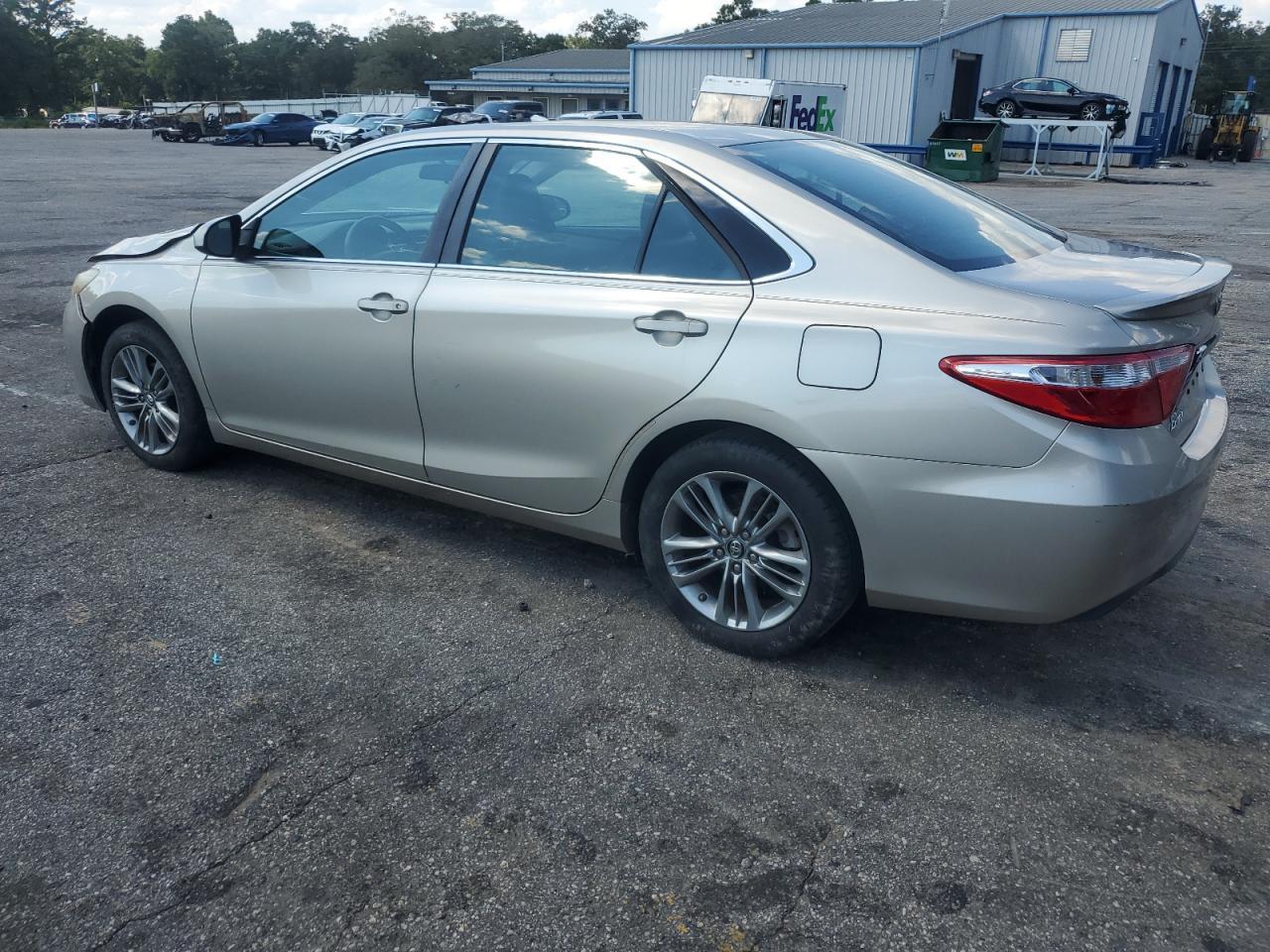 2016 Toyota Camry Le - Фото 2