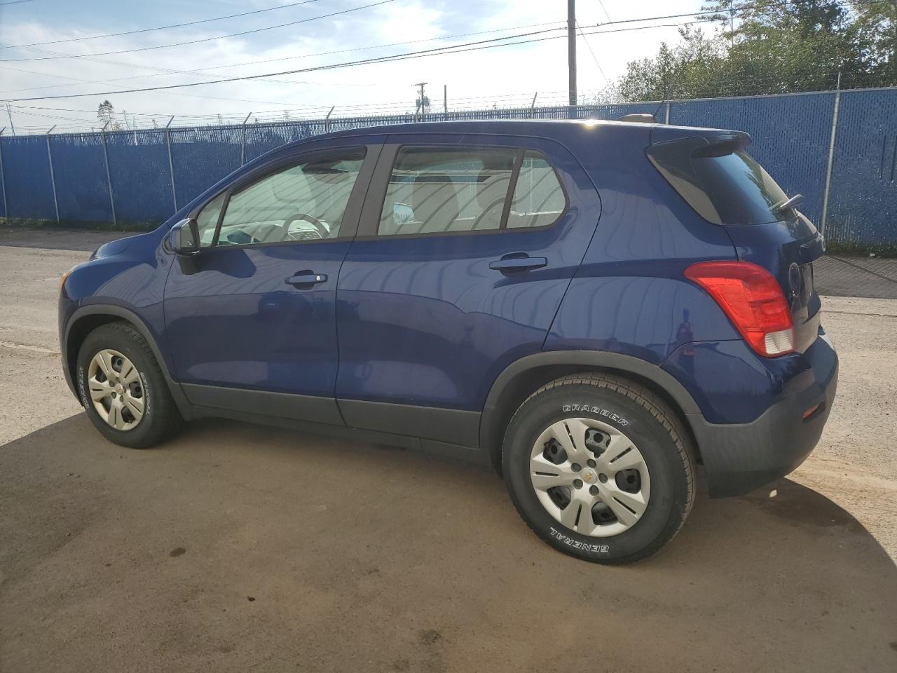 2015 Chevrolet Trax Ls - Image 2