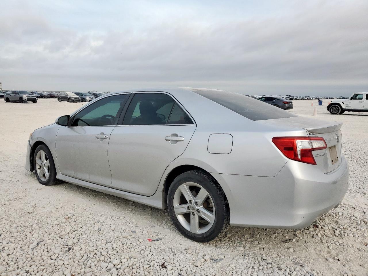 2013 Toyota Camry Se - Фото 2