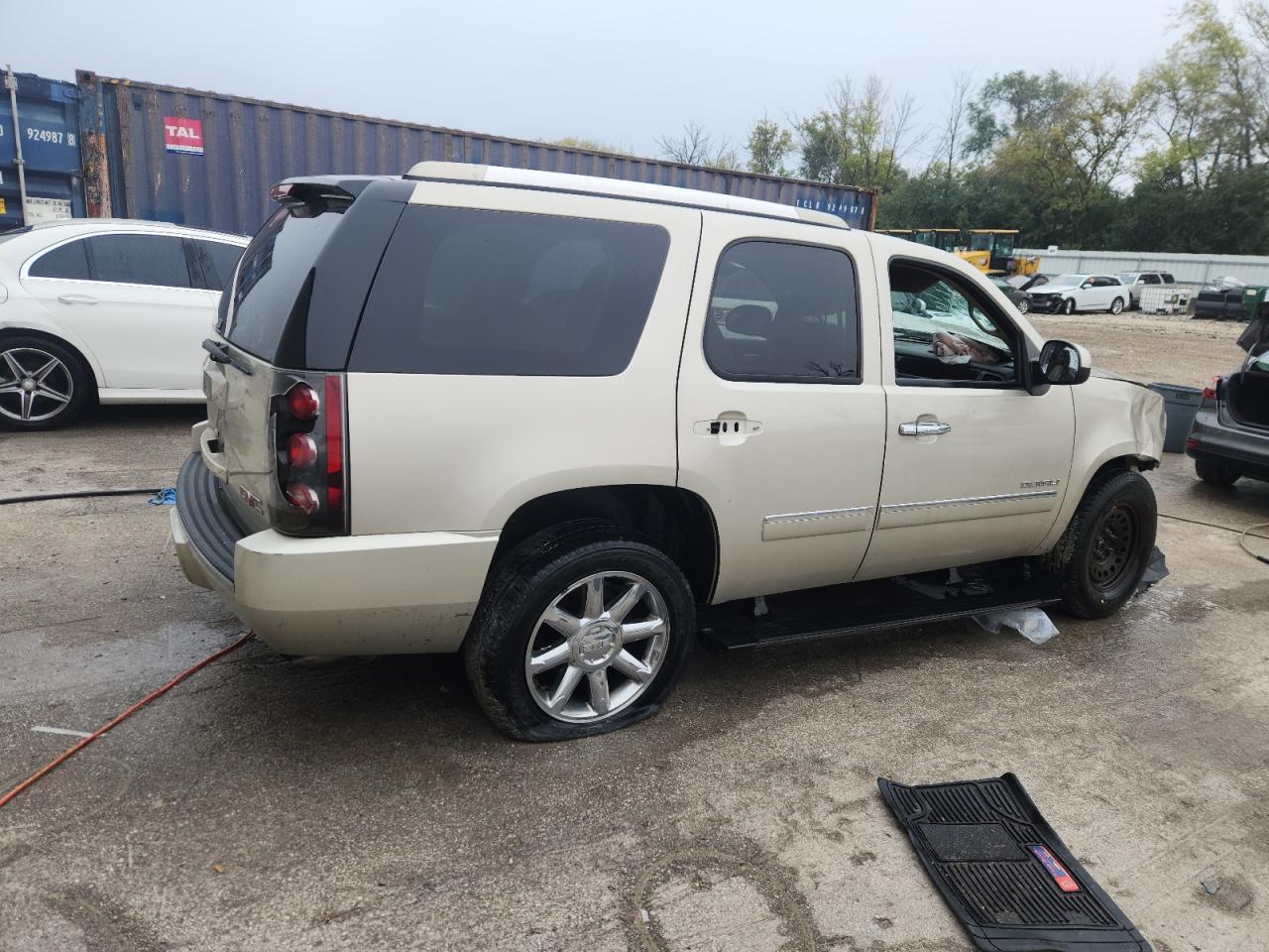 2013 GMC Yukon Denali - Фото 3