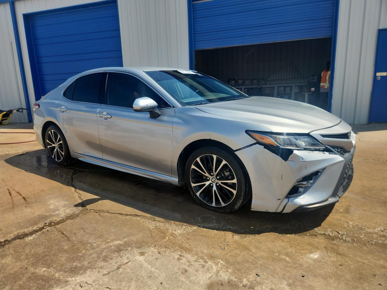 2020 Toyota Camry Se - Фото 4