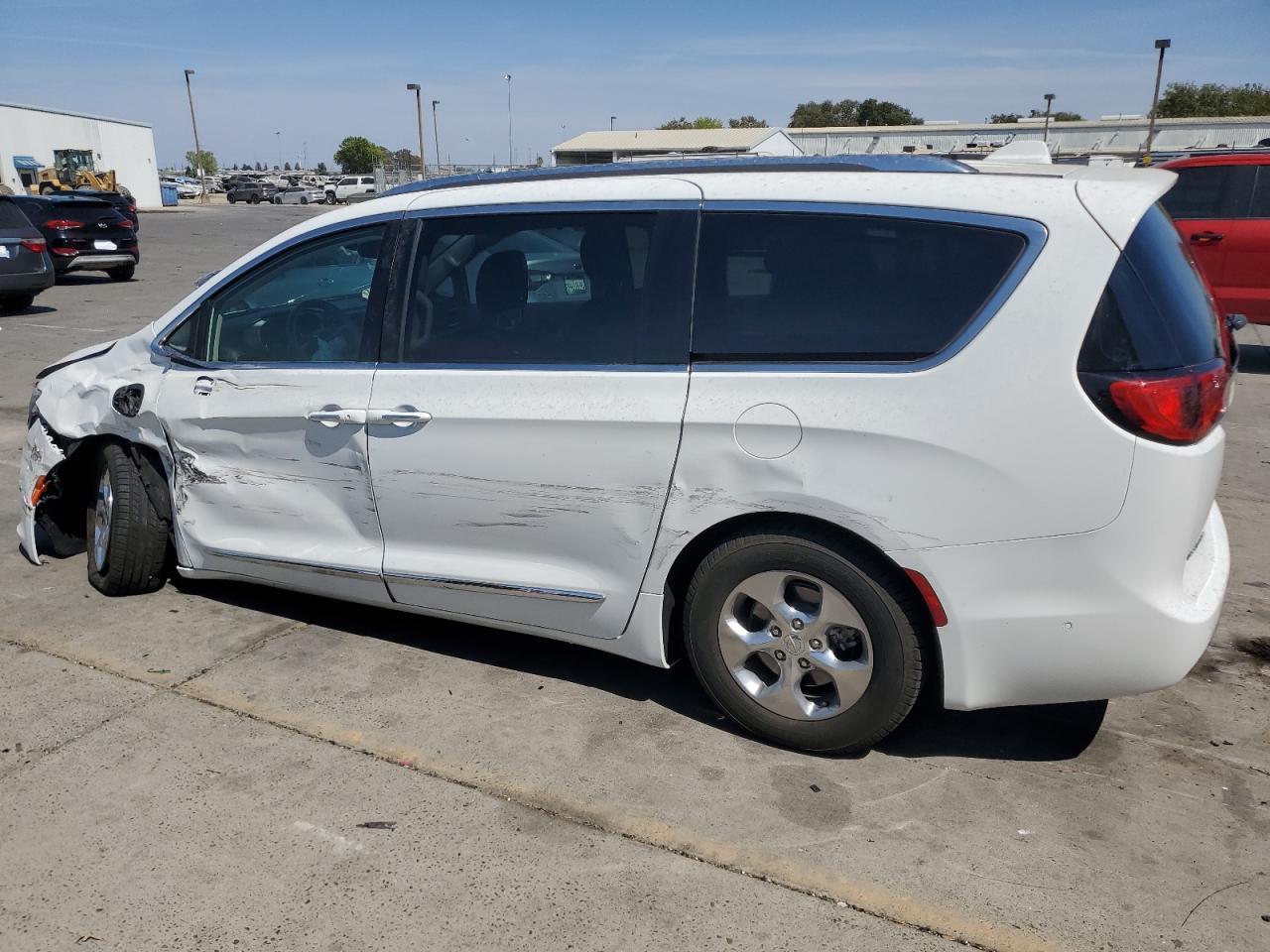 2018 Chrysler Pacifica Hybrid Limited - Фото 2