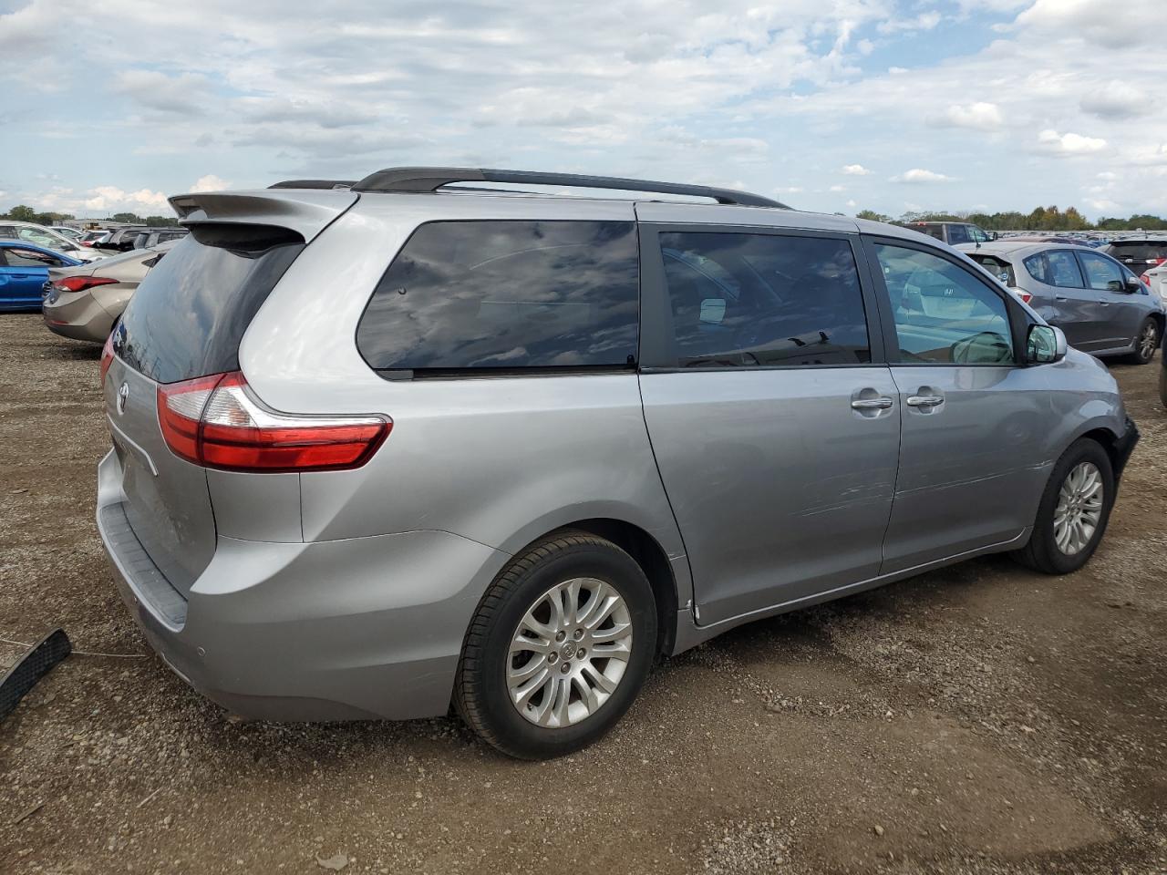 2015 Toyota Sienna Xle - Фото 3