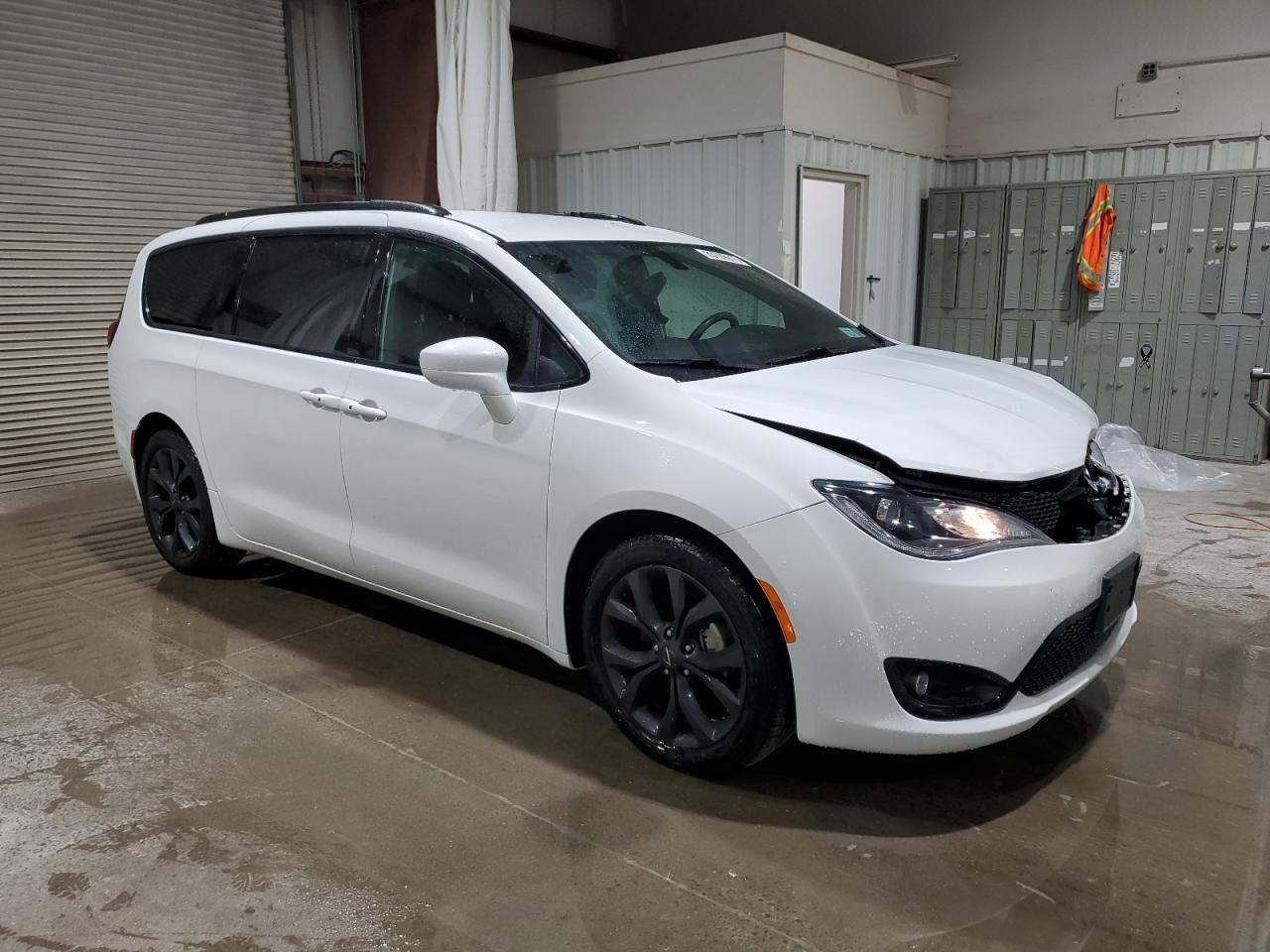 2019 Chrysler Pacifica Touring Plus - Фото 4