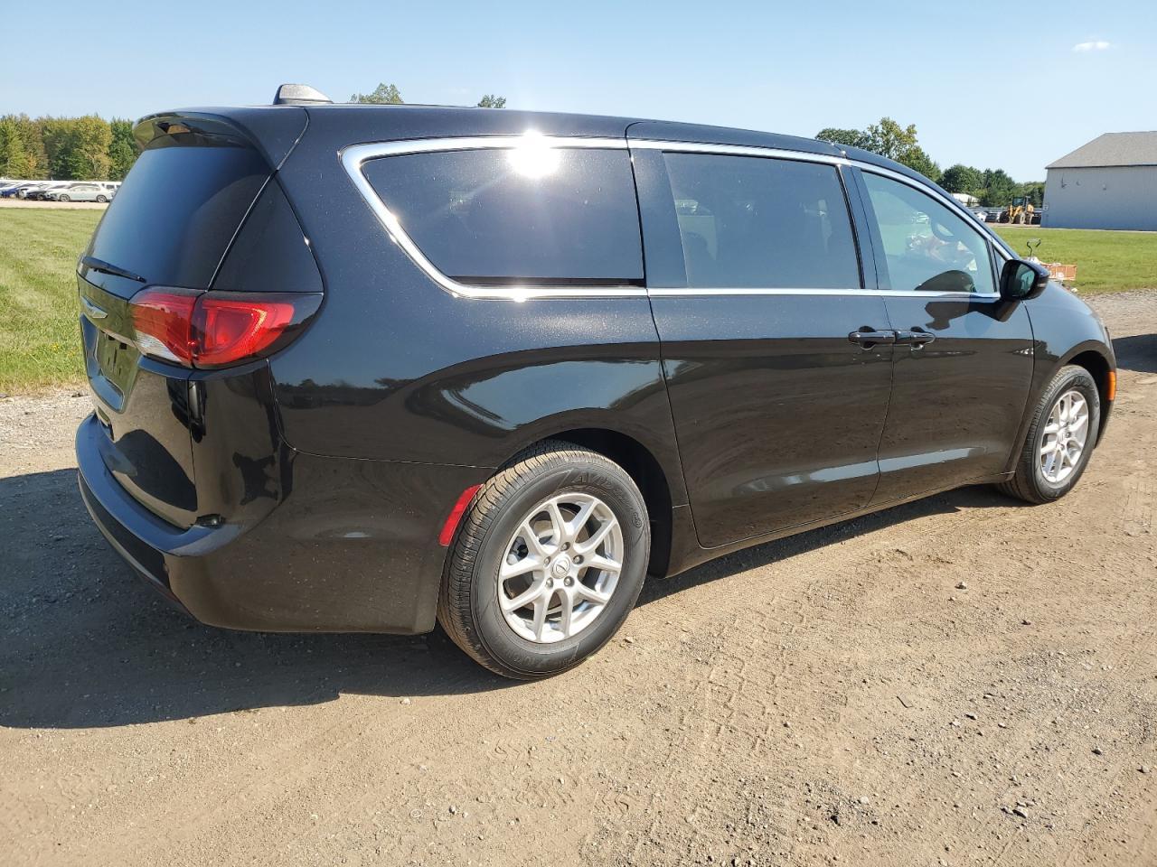 2026 Chrysler Voyager Lx - Фото 3