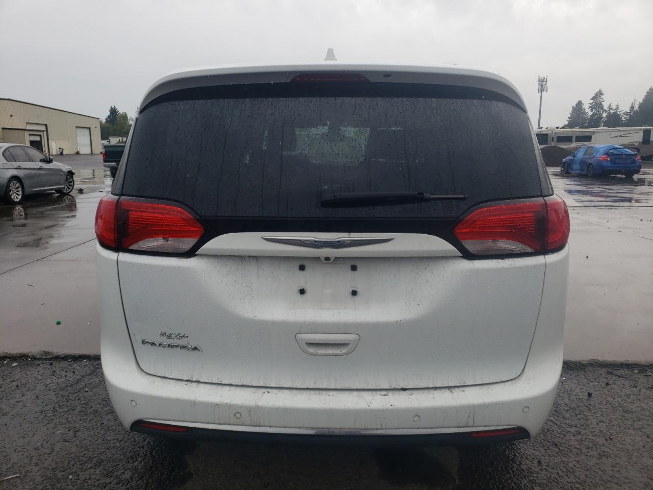 2017 Chrysler Pacifica Touring L - Фото 6