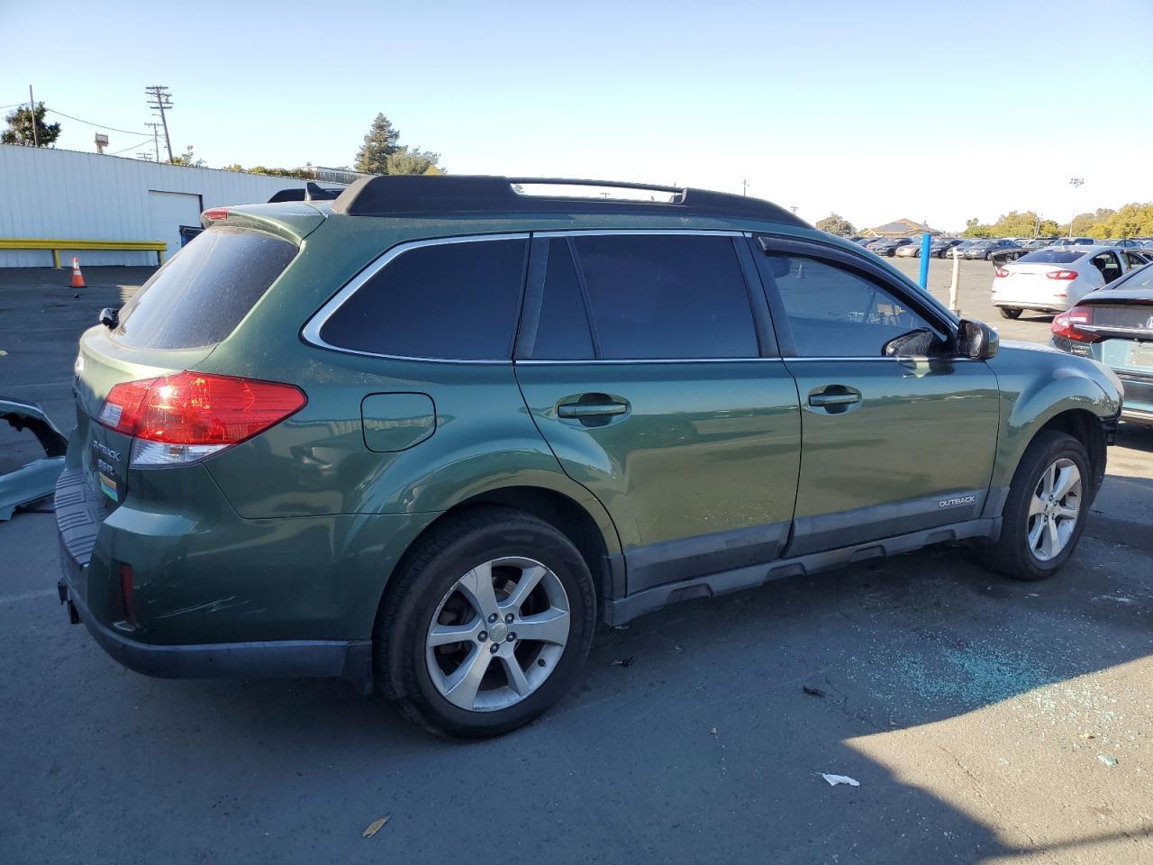 2013 Subaru Outback 3.6R Limited - Image 3