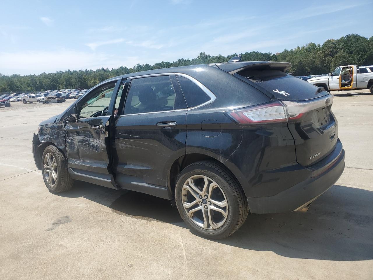2015 Ford Edge Titanium - Image 2