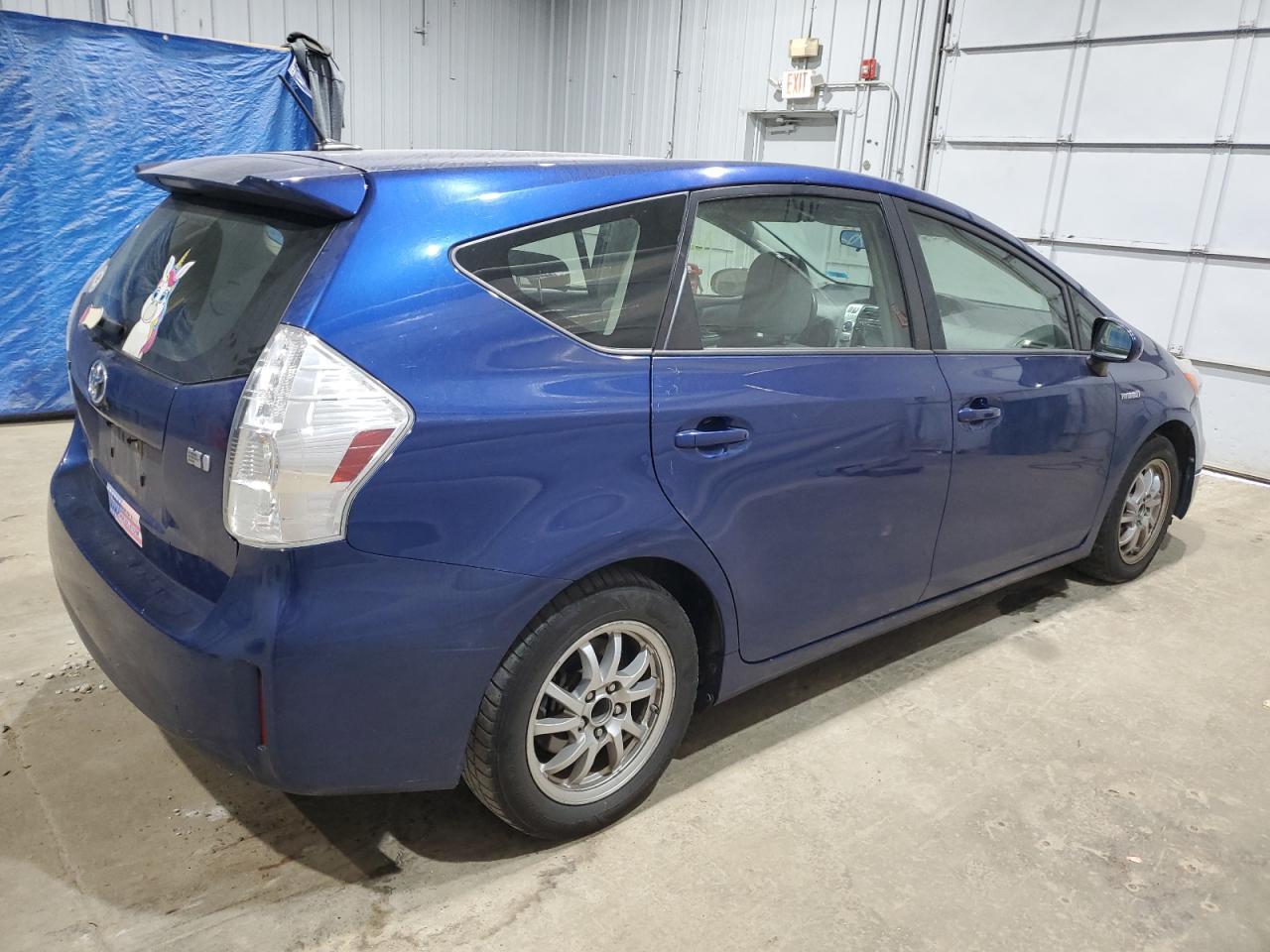 2012 Toyota Prius V - Фото 3
