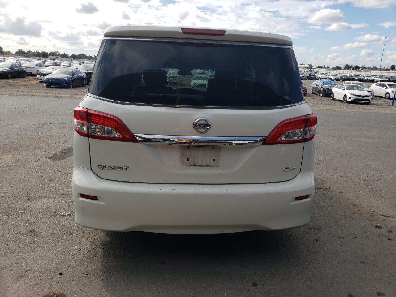 2015 Nissan Quest S - Image 6