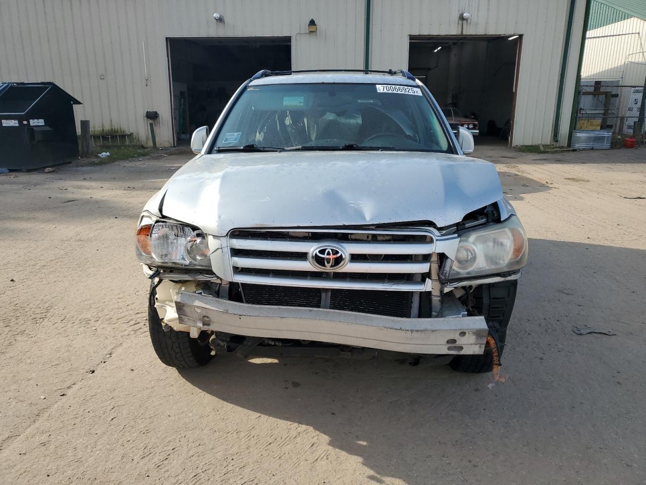 2005 Toyota Highlander Limited - Image 5