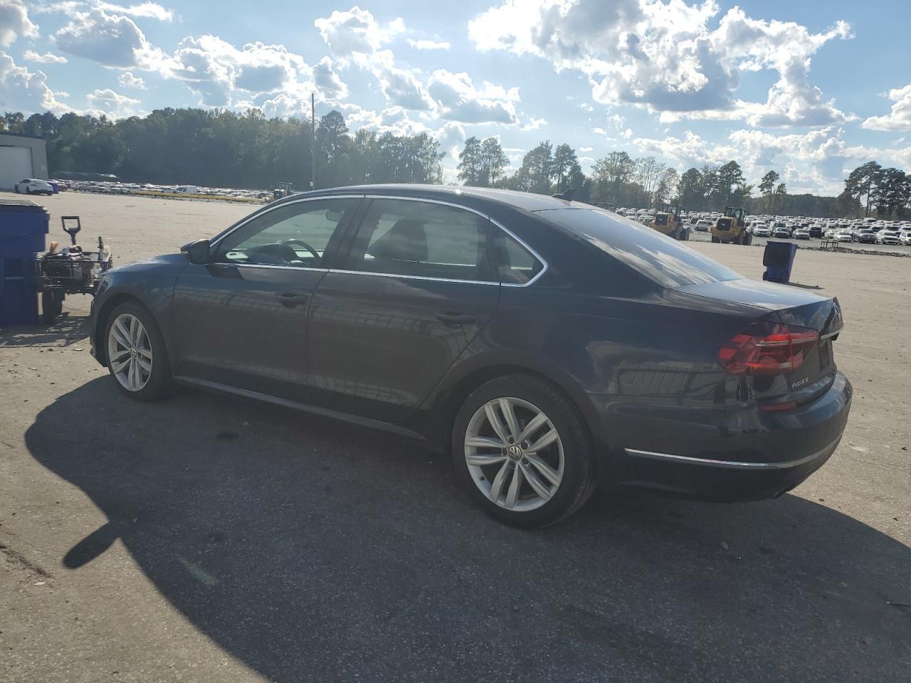 2018 Volkswagen Passat Se - Фото 2