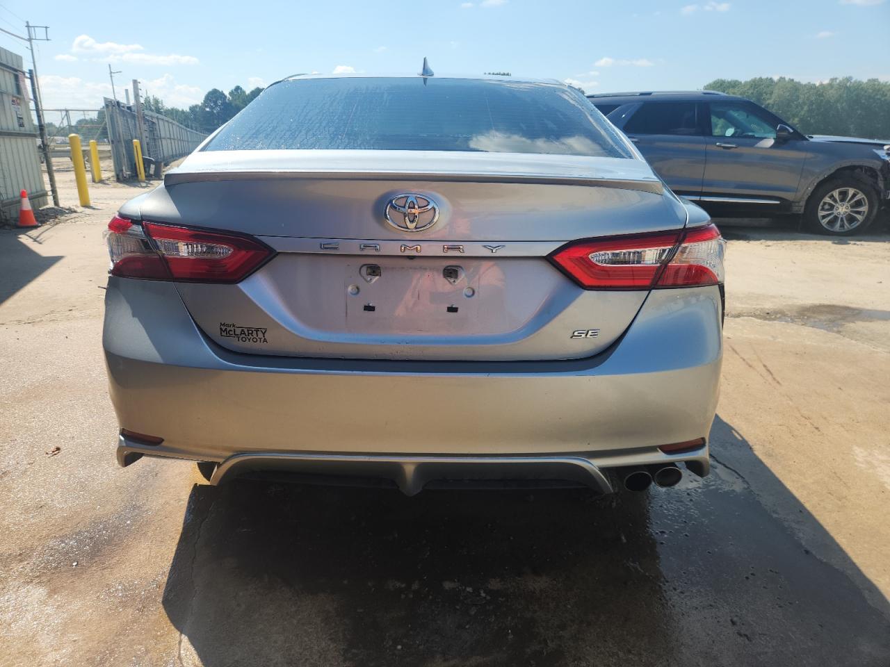 2020 Toyota Camry Se - Фото 6