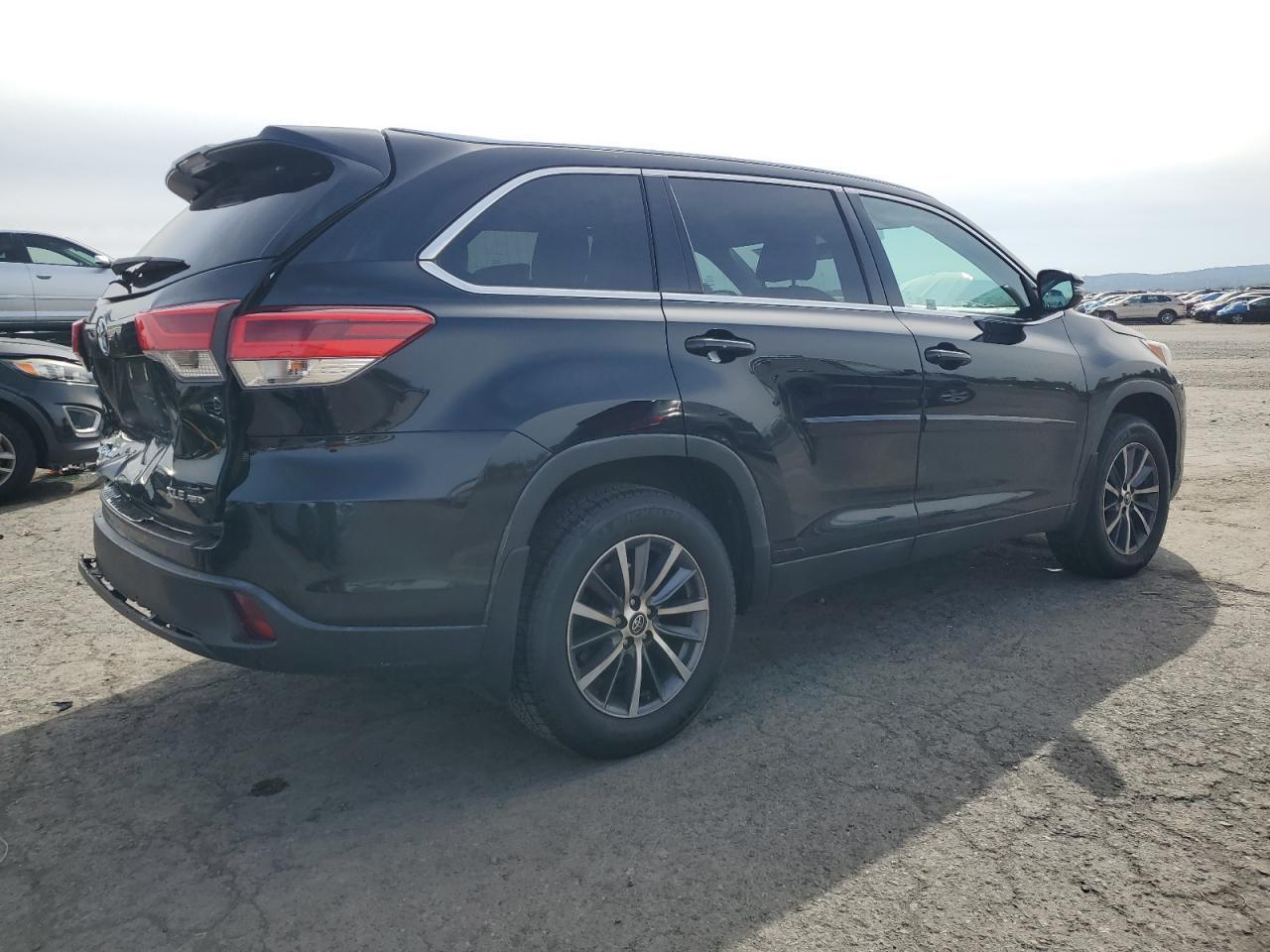 2019 Toyota Highlander Se - Фото 3