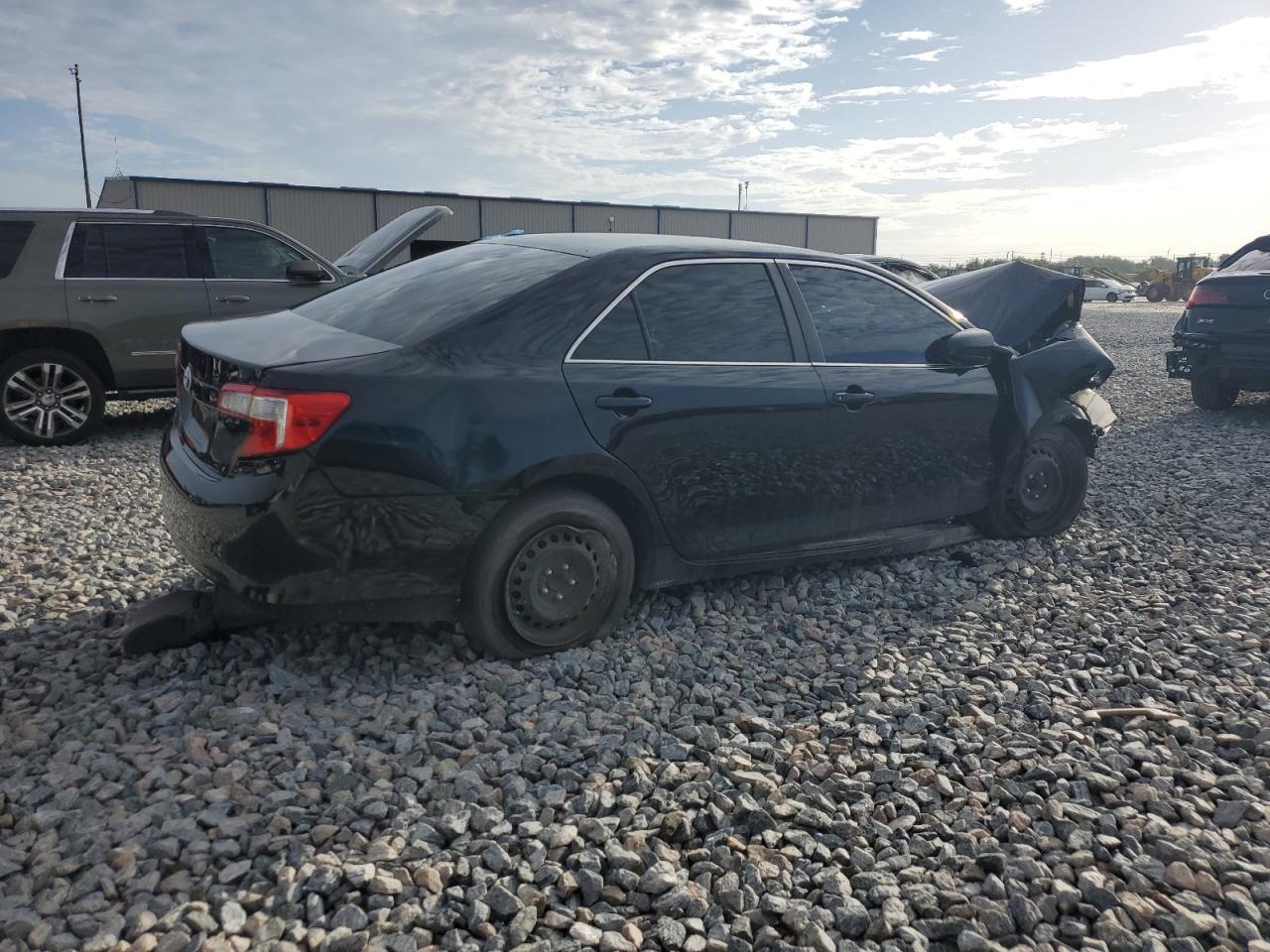 2014 Toyota Camry L - Фото 3