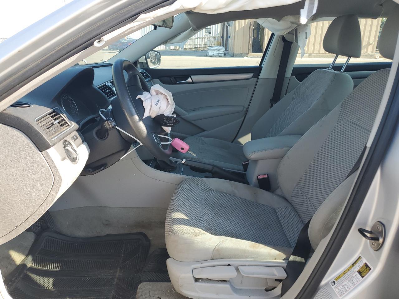 2015 Volkswagen Passat S - Фото 7