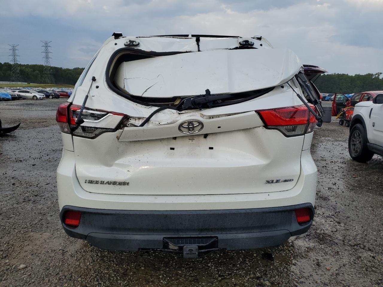 2019 Toyota Highlander Se - Фото 6