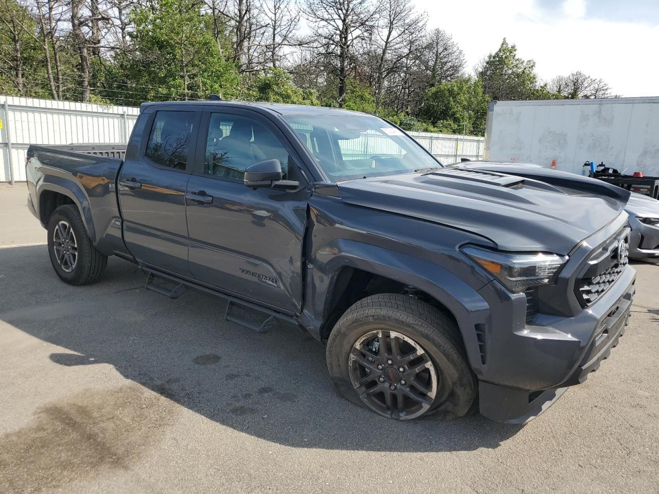 2025 Toyota Tacoma Double Cab - Image 4