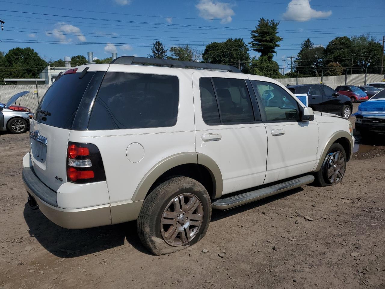 2010 Ford Explorer Eddie Bauer - Фото 3