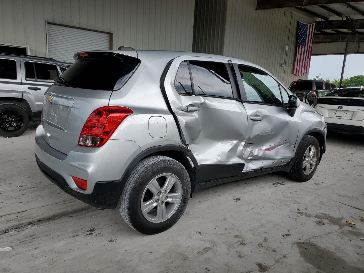 2022 Chevrolet Trax Ls - Image 3