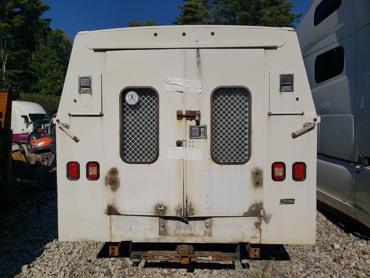 2010 Ford Econoline E350 Super Duty Cutaway Van - Image 6